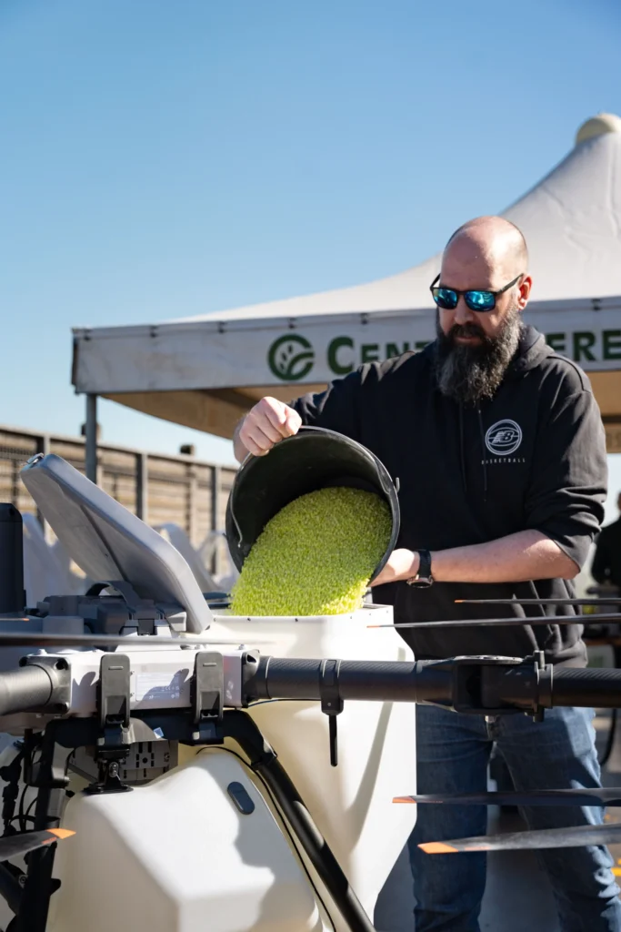 Caricamento concime granulare Drone Agricolo